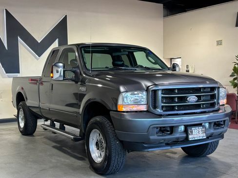 Used 2004 Ford F250 XLT AWD/4WD image 2