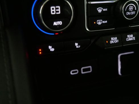 Used 2022 Chevrolet Tahoe Z71 w/ Luxury Package image 28