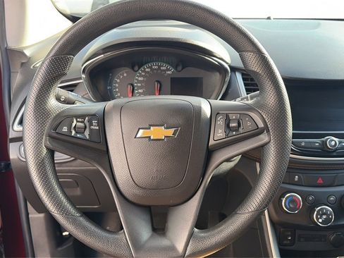 Used 2021 Chevrolet Trax LS w/ Tint and Cruise Package image 9