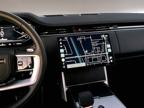 New 2025 Land Rover Range Rover SE image 6