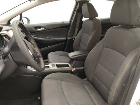 Used 2018 Chevrolet Cruze LS FWD image 17