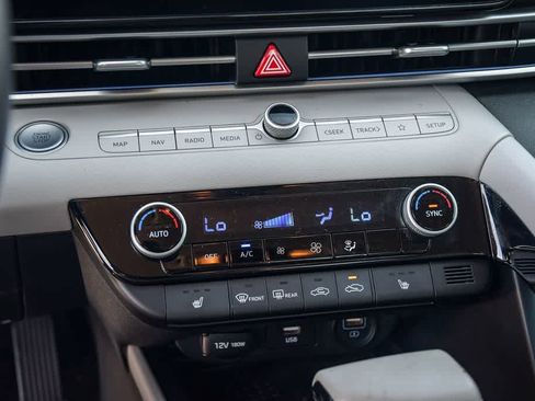 Used 2021 Hyundai Elantra Limited image 20