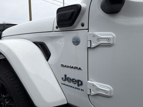 Used 2023 Jeep Wrangler Unlimited Sahara w/ Cold Weather Group AWD/4WD image 29