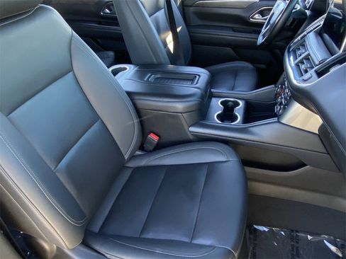 Used 2023 Chevrolet Suburban Z71 w/ Luxury Package image 11