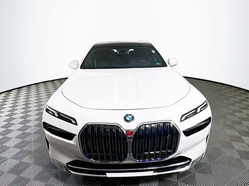 Used 2024 BMW i7 xDrive60 image 2