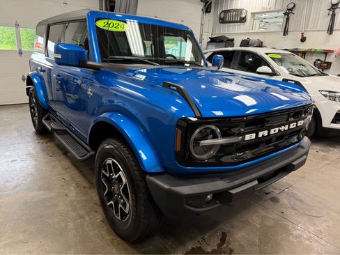Used 2024 Ford Bronco Outer Banks AWD/4WD image 3