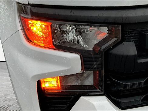 Used 2022 Chevrolet Silverado 1500 Custom AWD/4WD image 27