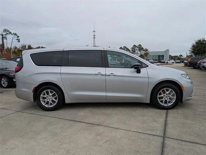 Certified 2024 Chrysler Pacifica Touring-L