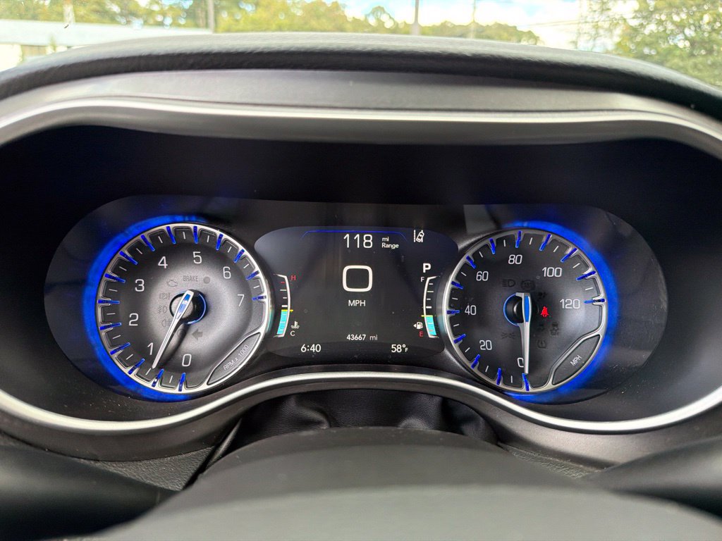 Certified 2023 Chrysler Pacifica Touring-L w/ Road Tripper Package AWD/4WD image 9