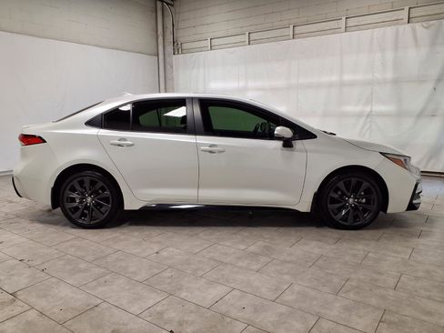 Used 2025 Toyota Corolla SE w/ SE Premium Package image 10