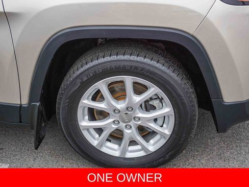 Used 2015 Jeep Cherokee Latitude w/ Comfort/Convenience Group FWD image 9