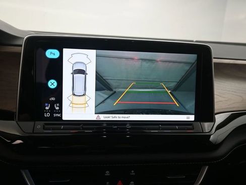 Used 2025 Volkswagen Atlas SE FWD image 12