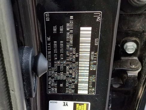 Used 2025 Toyota Corolla Cross XLE FWD image 26