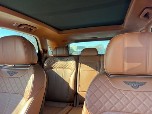 Used 2019 Bentley Bentayga image 39