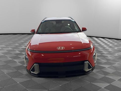 Used 2025 Hyundai Kona SEL image 2