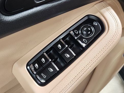 Used 2022 Porsche Macan S image 42