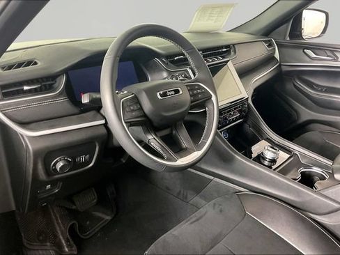 Used 2024 Jeep Grand Cherokee Altitude AWD/4WD image 16