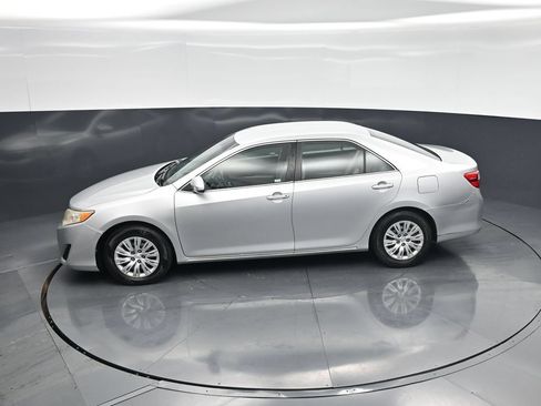 Used 2014 Toyota Camry LE FWD image 36