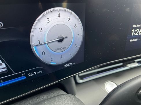 Used 2025 Hyundai Elantra SEL image 38