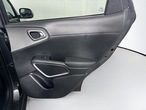 Used 2025 Kia Soul LX w/ LX Technology Package FWD image 28