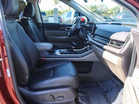 Used 2025 Kia Carnival SX image 16