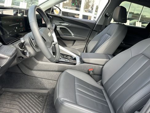 Used 2025 Audi Q5 Premium w/ Convenience Package image 10