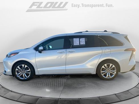 Used 2023 Toyota Sienna Platinum image 5
