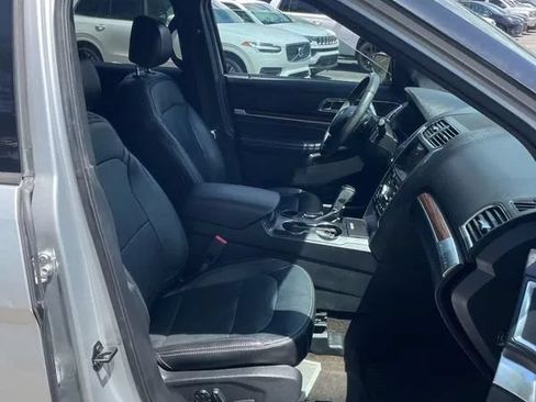 Used 2017 Ford Explorer Limited w/ Equipment Group 301A FWD image 19