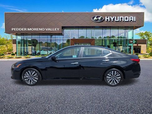 Used 2025 Nissan Altima 2.5 SV FWD image 6