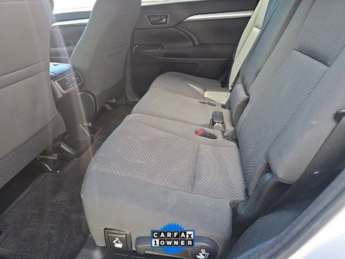 Used 2018 Toyota Highlander LE image 10