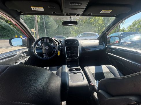 Used 2015 Dodge Grand Caravan SXT FWD image 9