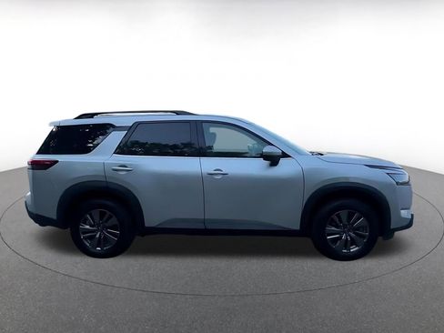 Used 2025 Nissan Pathfinder SV FWD image 16