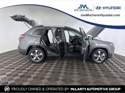 Used 2019 Jeep Cherokee Limited image 14