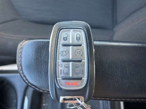 Used 2020 Chrysler Pacifica Touring w/ Cold Weather Group image 17