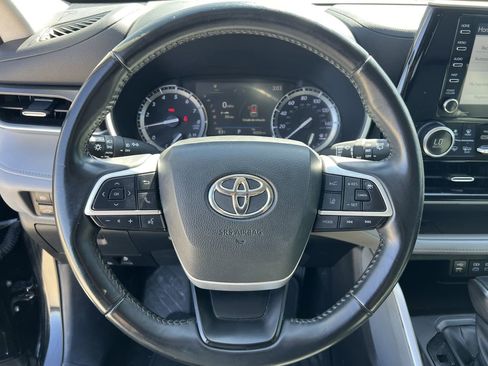 Used 2022 Toyota Highlander XLE image 7
