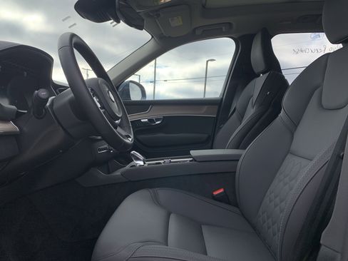 Used 2025 Volvo XC90 B6 Plus image 16