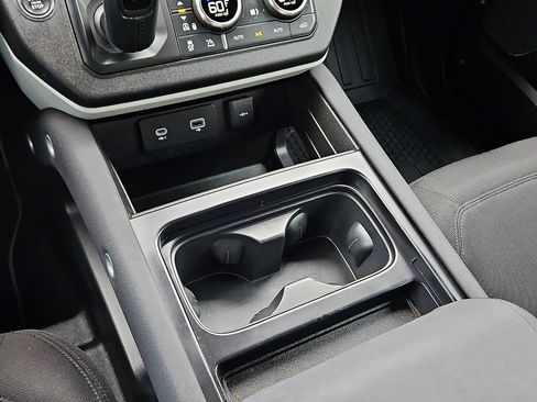 Used 2023 Land Rover Defender 110 image 12