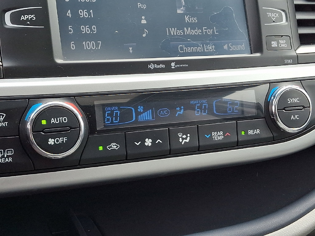 Used 2015 Toyota Highlander XLE FWD image 16