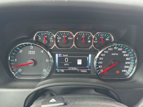 Used 2019 Chevrolet Tahoe LT w/ LT Signature Package AWD/4WD image 3