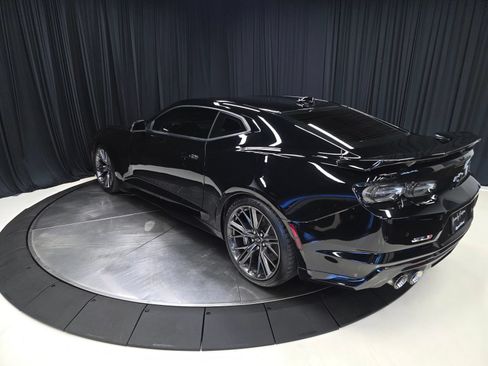Used 2021 Chevrolet Camaro ZL1 RWD image 13