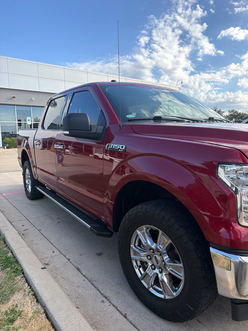 Used 2017 Ford F150 XLT w/ Equipment Group 302A Luxury AWD/4WD image 8