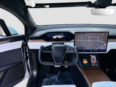 Used 2022 Tesla Model X image 21