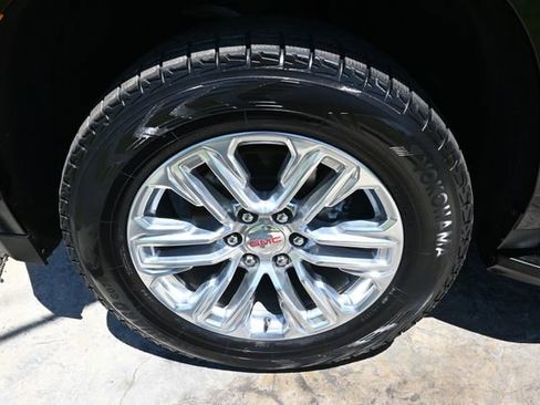 Used 2024 GMC Yukon XL SLT w/ SLT Premium Package AWD/4WD image 10
