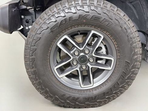 Used 2025 Jeep Gladiator Mojave w/ Convenience Group AWD/4WD image 36