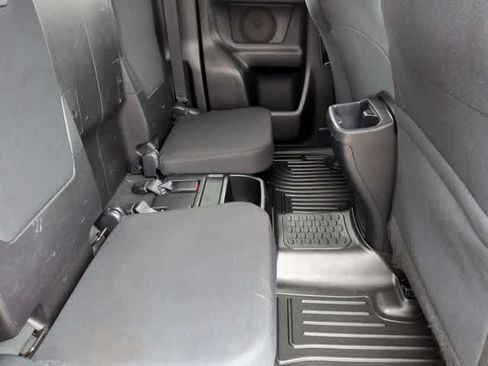 Used 2017 Toyota Tacoma SR5 w/ Tow Package AWD/4WD image 20