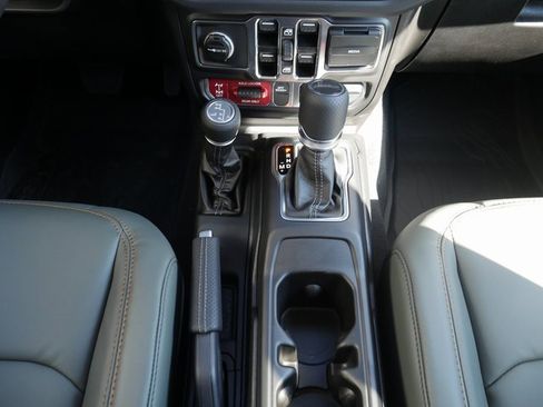 New 2025 Jeep Gladiator Mojave w/ Convenience Group image 23