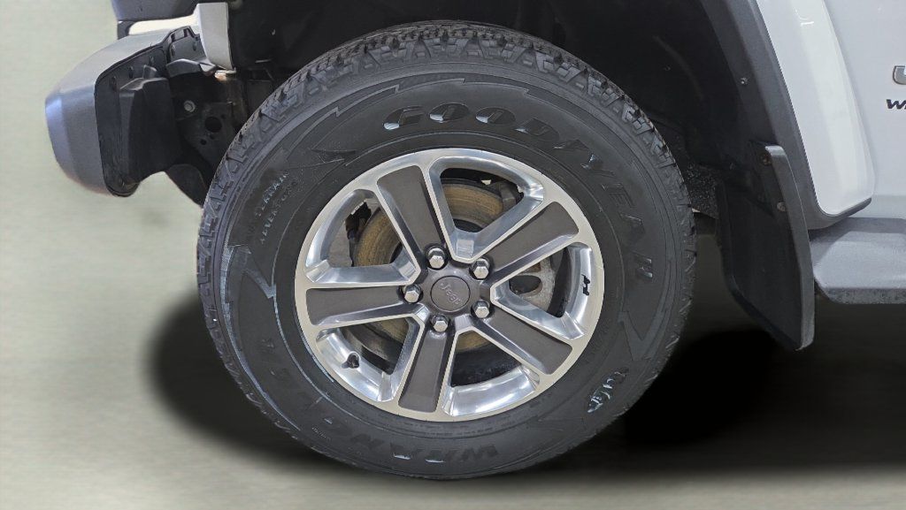 Used 2018 Jeep Wrangler Unlimited Sahara w/ Safetytec Group AWD/4WD image 29