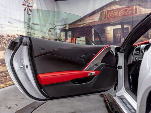 Used 2016 Chevrolet Corvette Z06 w/ 3LZ Preferred Equipment Group image 27