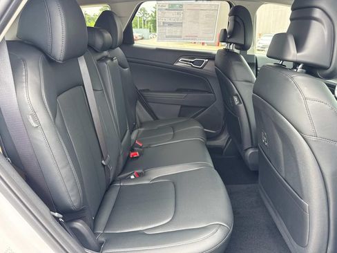 Used 2026 Kia Sportage EX FWD image 11
