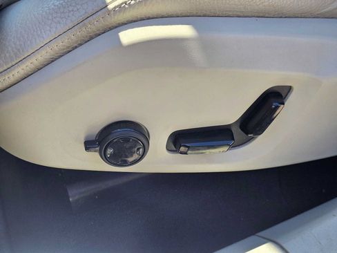 Used 2019 Volvo XC60 T5 Momentum w/ Premium Package FWD image 25